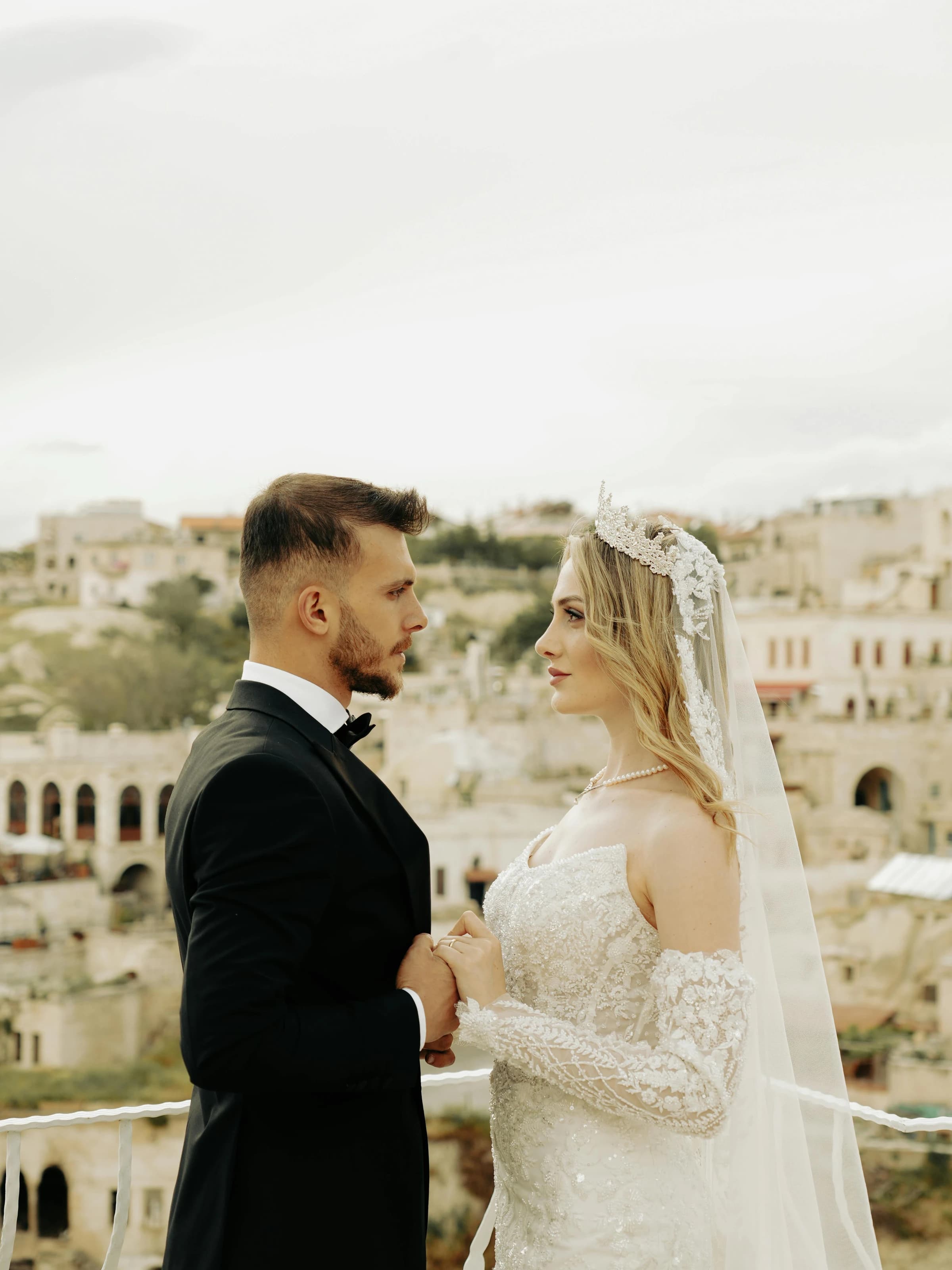 Detaje dasme: buqeta dhe unazat